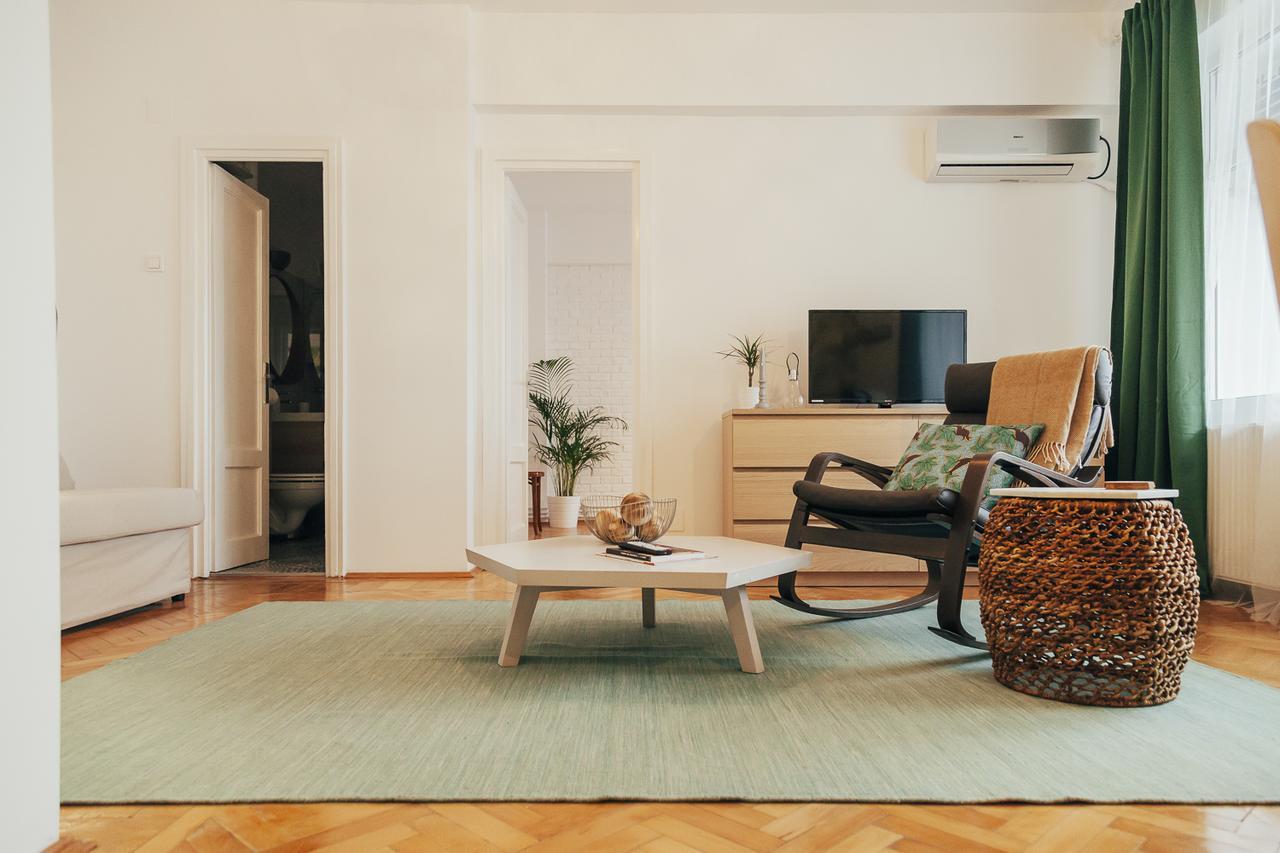 Old Town View Apartment Bukares Bagian luar foto